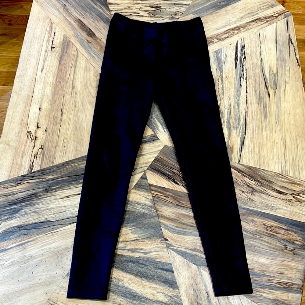 Koral black leggings with understated V shape on top makes waist look smaller!
